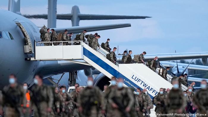 PËRFUNDUAN MISIONIN NË AFGANISTAN/ Ushtarët e Bundeswehr-it kthehen në Gjermani