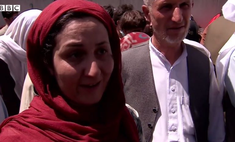 “KËTU NUK MARR DOT FRYMË”/ Gazetarja ëndërrimtare afgane për BBC: Nëse do e dinin se kush jam do më… (VIDEO)