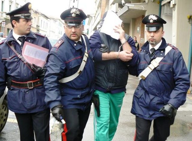 VODHI ARMËN PËR TË KRYER VRASJE/ Pas sherrit me gruan, i riu shqiptar shkoi në shtëpinë e vjehrrës