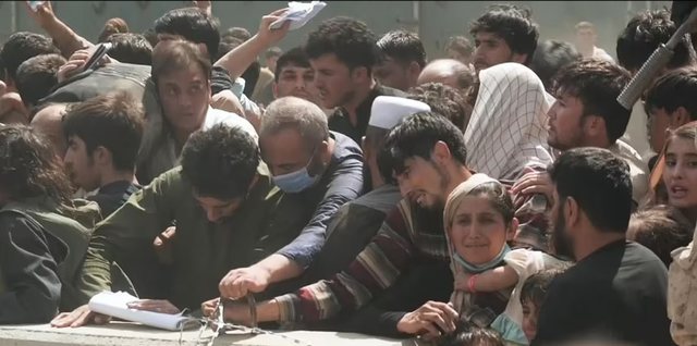 TMERR NË KABUL/ Njerëzit shtypin njëri-tjetrin, të paktën 7 të vdekur