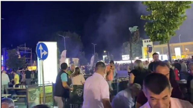 “SERBËT DONI JU?” Gazi lotsjellës në koncertin e Goran Bregoviç, ja momenti kur qytetari përplaset me policinë