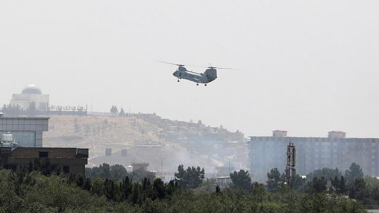 TALEBANËT HYJNË NË KABUL/ Bëjnë thirrje për armëpushim, SHBA nis evakuimin e diplomatëve me helikopter (FOTO+VIDEO)