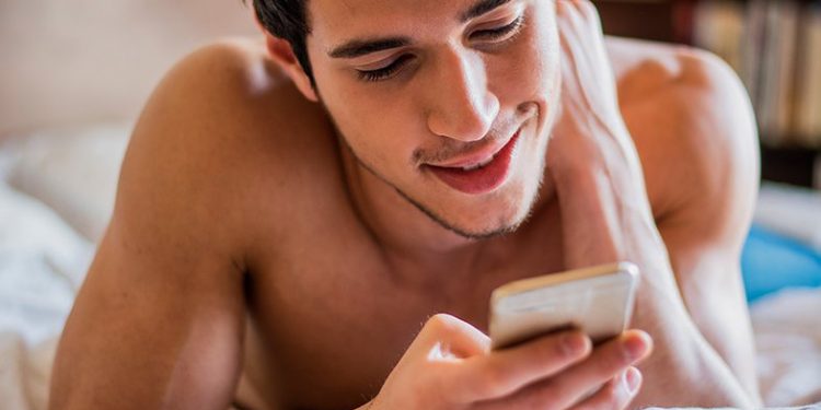MESAZHE SEKSI/ “Dua të bëj ca gjëra të ndyra”, psikologia: Nëse s’dini nga t’ia filloni me partnerin, ja 25 ide
