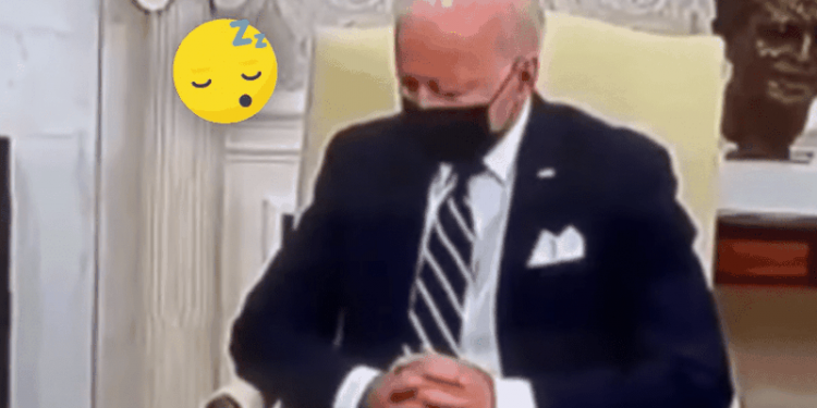 DEL VIDEO/ Joe Biden fle gjumë gjatë takimit me kryeministrin e…