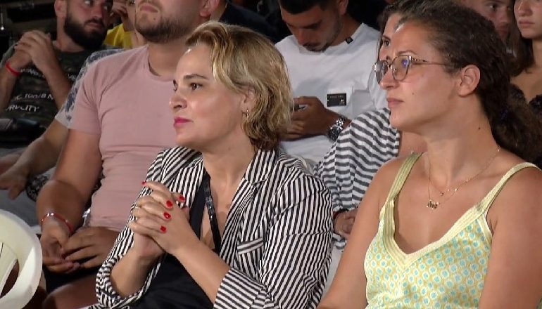 MONIKA KRYEMADHI NDRYSHON LOOK! Shfaqet në kampin e LRI në Jalë pas…