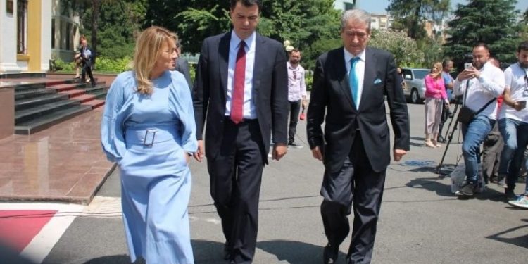 RRUGËTIMI I RI I BASHËS DREJT KUVENDIT/ Nga pakti i ri me Ramën, mënjanimi i LSI e deri tek “fati” i Berishës