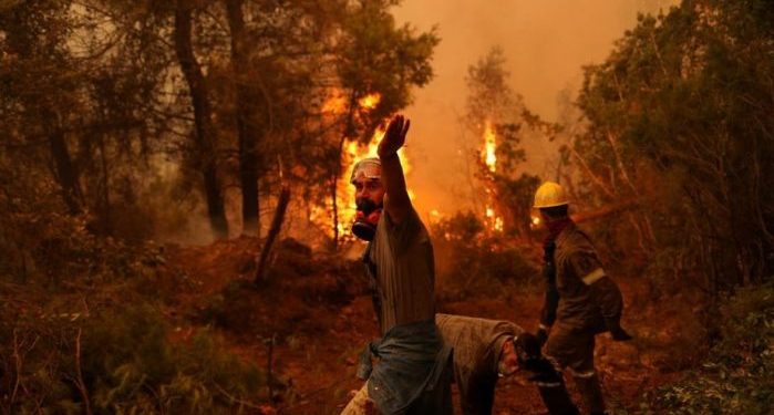 ZJARRET NË ITALI/ Kalabria e Sicilia vazhdojnë të digjen, flakët shkrumbojnë qindra shtëpi, mbërrijnë…