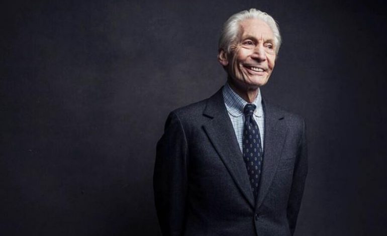 NË MOSHËN 80 VJEÇARE/ Bateristi i Rolling Stones, Charlie Watts ndërron jetë