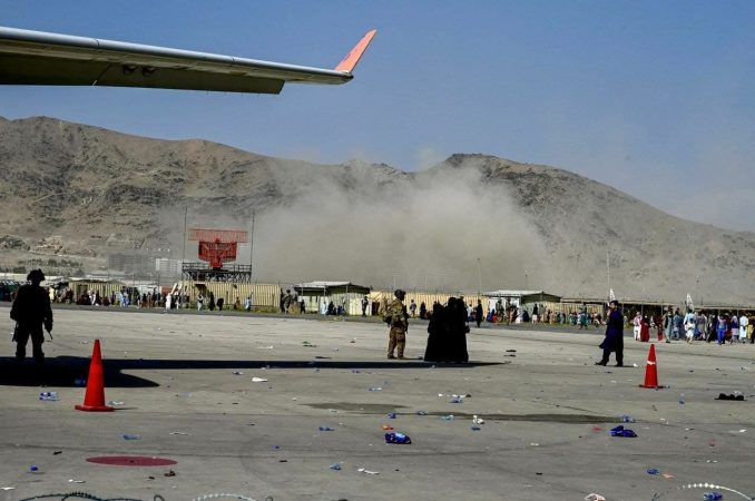SULMI TERRORIST NË AEROPORTIN E KABULIT/ Britania PEZULLON çdo fluturim mbi hapsirën ajrore të Afganistanit