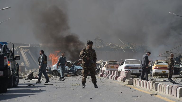 NUK NDALET KAOSI NË KABUL/ Raportohet për një shpërthim të tretë (VIDEO)