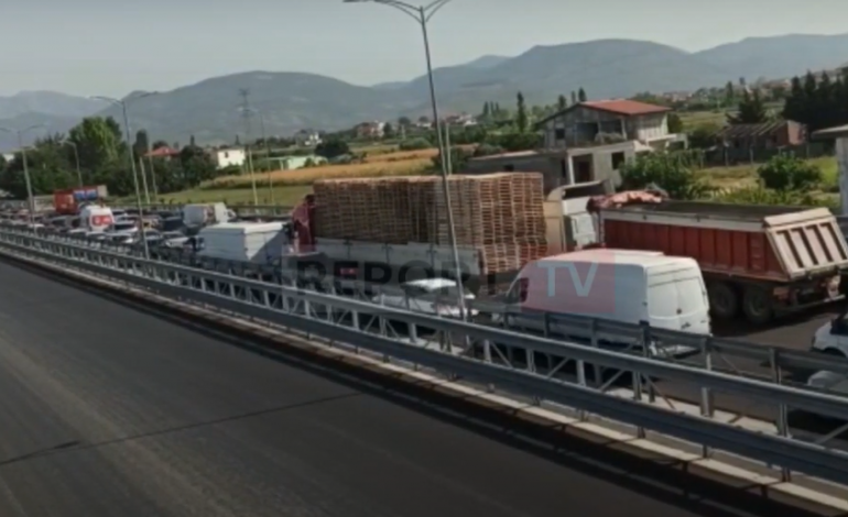 PAMJET/ Trafik i rënduar që në orët e para të mëngjesit në akset Lezhë-Milot dhe Vorë-Maminas