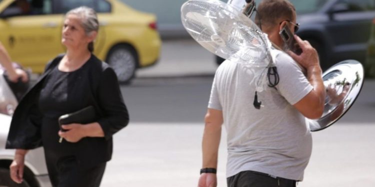 “FUNDJAVA SJELL RRITJE TË TEMPERATURAVE”/ Ja deri në çfarë date do të vazhdojë “i nxehti i ferrit”