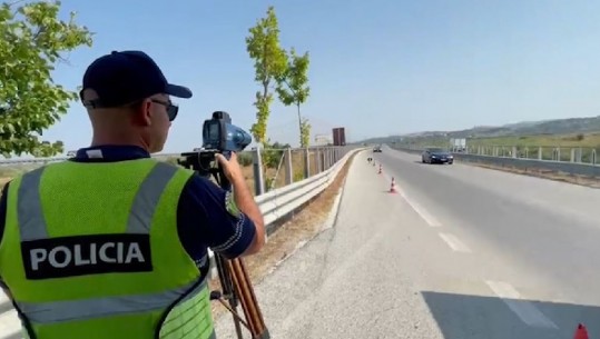 ARRESTOHEN…/ “Fluturonte” në rrugë me 202 km/h, policia gjobit 41-vjeçarin nga Holanda dhe…