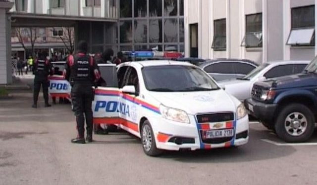 “PLAS” SHERRI NË DURRËS/ Arrestohen 3 pjesëtarë të një familje, procedohet edhe një grua