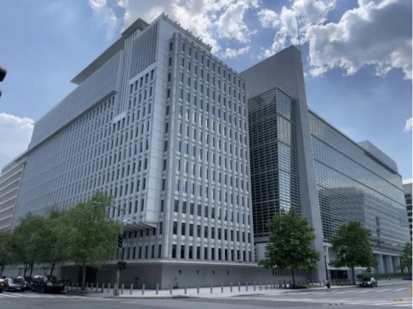 TALEBANËT MORËN KONTROLLIN/ Banka Botërore pezullon financimin për projektet në Afganistan