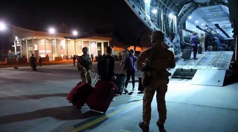 PAS SHQIPËRISË/ Mbërrin sot dhe avioni i parë me mbi 100 afganë në Kosovë