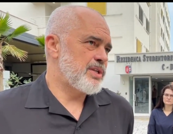 SHTYRJA E FLUTURIMEVE NGA KABULI I NDRYSHON PLANET? Rama: Afganët mund të mos vijnë fare në konvikte