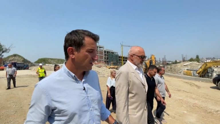 INSPEKTON ME VELIAJN KANTIERIN E RINDËRTIMIT NË “5 MAJ”/ Rama: Në fund të vitit fusim njerëzit në apartamente