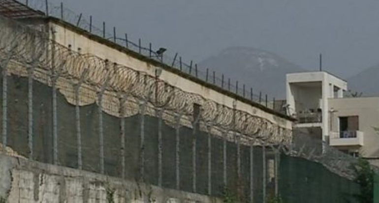 TENTATIVA E ARRATISJES NGA BURGU/ Pezullohen gjashtë policë, dyshohet se shpërdoruan detyrën (EMRAT)