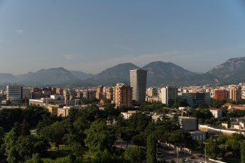 SI KANË NRYSHUAR ÇMIMET E APARTAMENTEVE NË TIRANË/ Zonat më të lira dhe të shtrenjta
