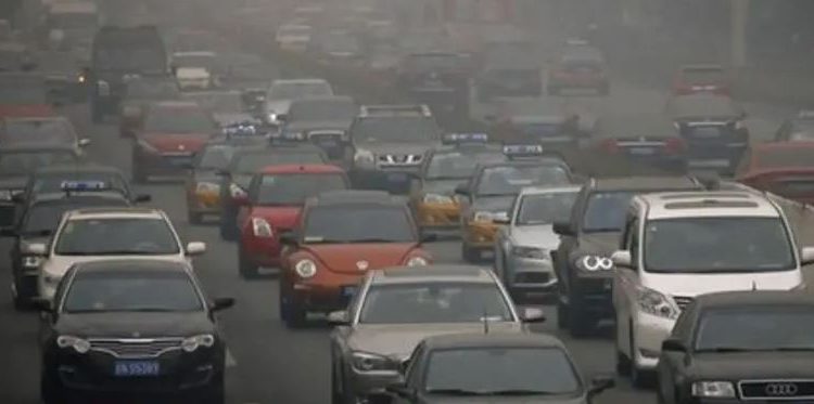 TOKËS PO I SHTEROJNË BURIMET/ Parashikimi i zymtë: Dekadën tjetër ekonomia globale nis rënien e lirë