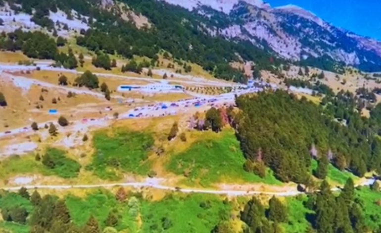 PELIGRINAZHI NË TOMORR/ Mjëra besimtarë i drejtohen malit dhe Teqesë së Abaz Aliut përgjatë 5 ditëve