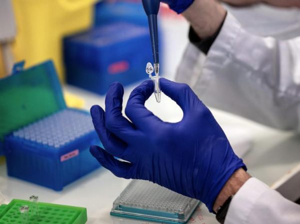 PREZANTOHET NË PENTAGON SHPIKJA E RE/ Mikroçip nën lëkurë për të zbuluar COVID-19