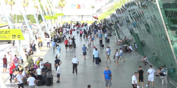 VEMENDJE! Udhëtimet në Greqi e Itali me formular “PLF”, ndryshe mbetesh në aeroport
