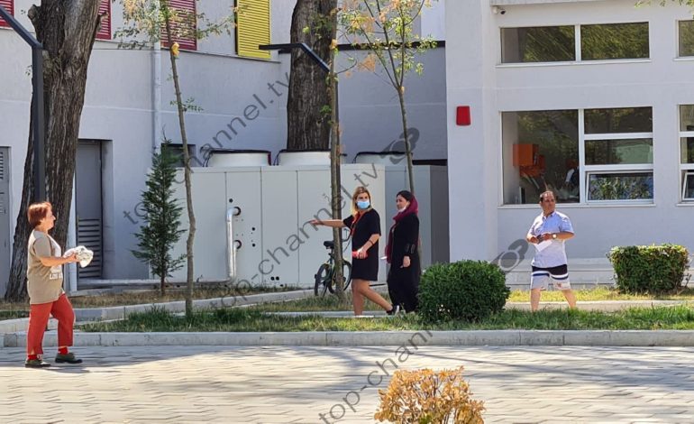 MBËRRITËN DY GRUPE NË SHQIPËRI/ Dita e parë e afganëve në Qytetin Studenti (FOTO)