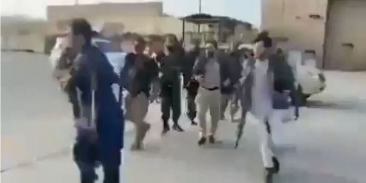 “S’KA DORËZIM…”/ Rikthehen forcat kundër talebanëve, udhëheq “luani i luginës Panjshir” Ahmad Massoud