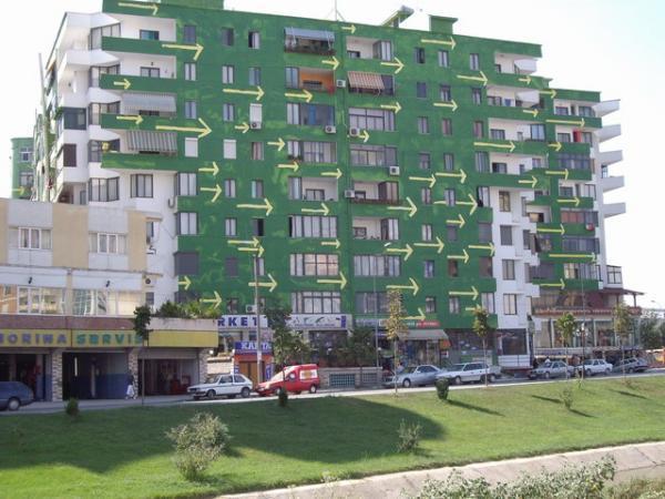 E RËNDË NË TIRANË/ 35-vjeçarja bie nga lartësia tek “Pallati me Shigjeta”, humb jetën