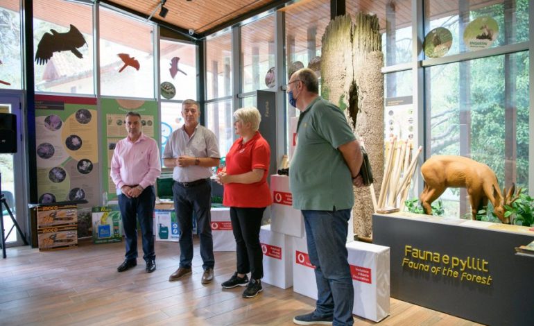 Fondacioni Vodafone Albania dhe Vodafone Foundation Humanitarian Fund dhurojnë pajisje për luftën kundër zjarreve