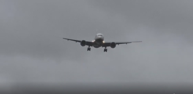 AFGANISTAN/ Talebanët lëshojnë zjarr drejt avionit italian pas ngritjes nga aeroporti i Kabulit