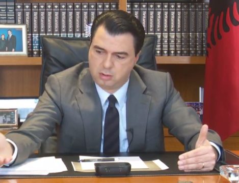 AKUZA BASHËS PËR ZJARRVËNIE/ Petro Koçi: Bën gërr-mërr, zjarrin ti e adhuron si mjet politik