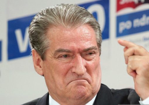 BERISHA NXJERR FOTON/ “Shqiptarët flenë rrugëve në Francë”. I komenton Genta e “BB”: Pse kur ishe ti, iknim me jaht?!