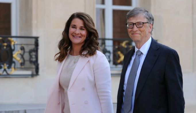 TRADHËTOI BASHKËSHORTEN/ Bill Gates pendohet pas divorcit: Të mësojmë nga ato çfarë na ndodhin