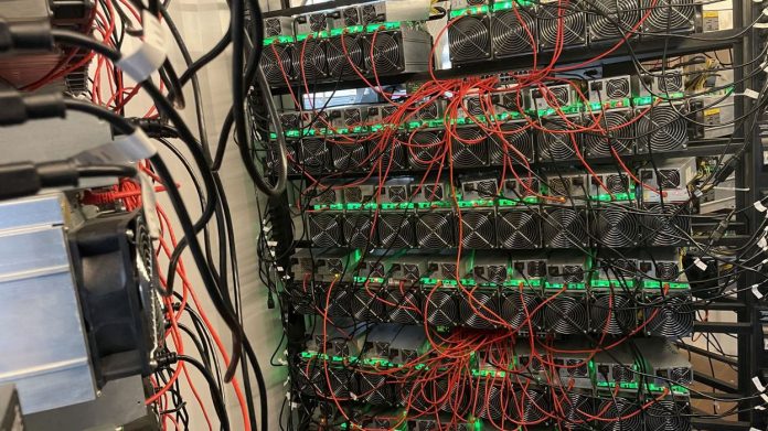 NDODH NË POLONI/ Shkatërrohet një sistem digjital i paligjshëm i bitcoin-it në selinë e… policisë