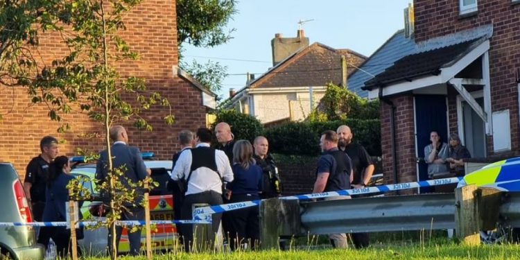 SULM TRONDITËS NË BRITANI/ Raportohen 5 të vdekur deri tani, mes tyre edhe nëna e agresorit