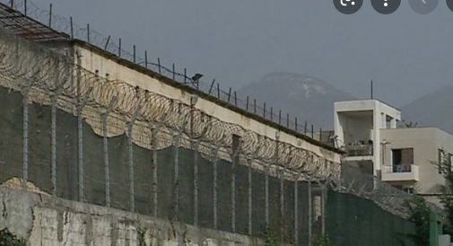 DETAJET/ Drejtoria e Burgjeve: Nga tentativa për prerjen e damarëve, tek goditja e policit. Ja çfarë ndodhi tek 313-ta