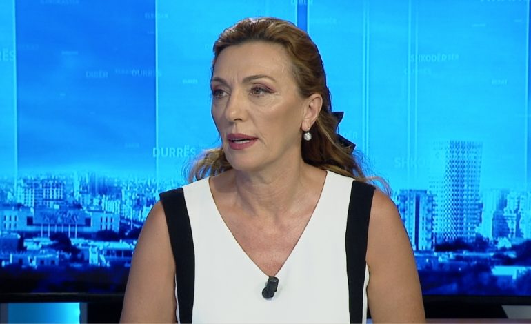 “DEHIDRATIMI TEK FËMIJËT…”/ Mjekja dermatologe jep KËSHILLA për një verë të sigurt: Ushqimet që duhet të konsumoni