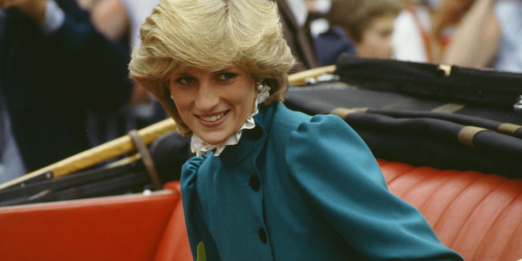 NGA FUNERALI TEK…/ BBC: Ju tregojmë 7 gjërat që nuk i dinit për jetën e Princeshës Diana