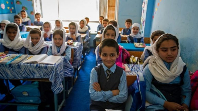 MERRET VENDIMI/ Talebanët ndalojnë edukimin e përbashkët mes djemëve dhe vajzave në Afganistan