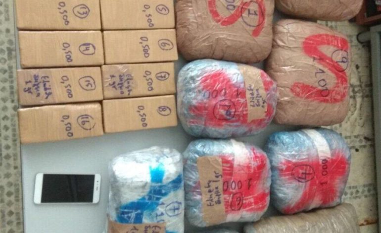 IMPORTONTE KANABIS DHE HEROINË NGA SHQIPËRIA/ Shkatërrohet banda e drogës në Greqi, mes tyre dy gra