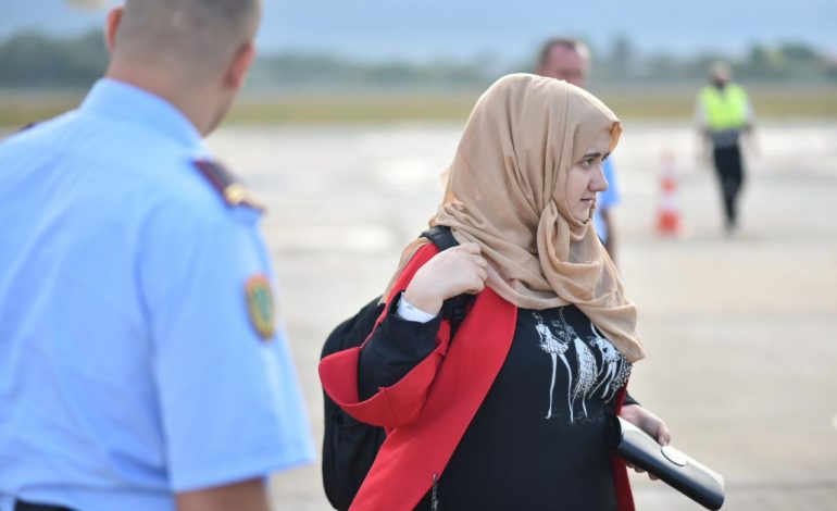 E FUNDIT/ Mbërrijnë në Shqipëri dy avionë të tjerë me afganë, ja ku janë strehuar 182 refugjatët