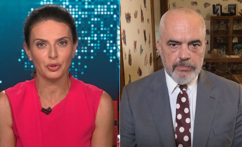 “NUK KA SHQIPTARË TË BLLOKUAR NË AFGANISTAN”/ Rama për CNN: Refugjatët mund të qëndrojnë në vendin tonë nëse…