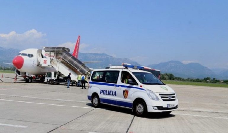 I SHPALLUR NË KËRKIM NDËRKOMBËTAR/ Kapet 44-vjeçari në Greqi, ekstradohet drejt Shqipërisë