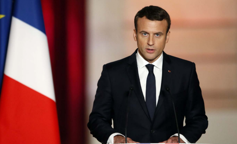 SULMET NË AEROPORTIN E KABULIT/ Macron: Franca do të vijojë me evakuimet deri në fund