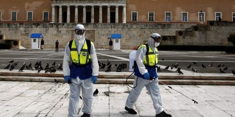 COVID-19/ Greqia drejt rikthimit të masave të rrepta, çfarë pritet të ndodhë