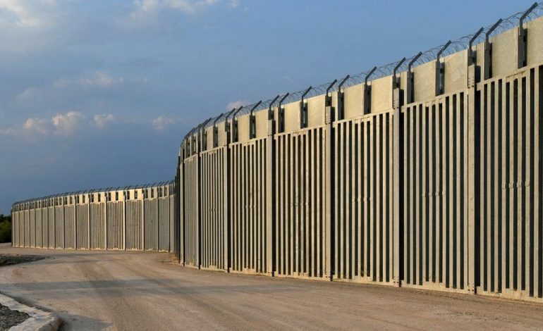 EMIGRANTËT AFGANË/ Greqia monitorim kufirit me Turqinë, instalon 40 km gardh me sistem vëzhgimi
