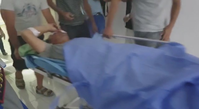 AKSIDENTI NË BERAT/ Familjarët shpërthejnë në ulërima në spital, ja momenti kur mbërrin një nga të plagosurit